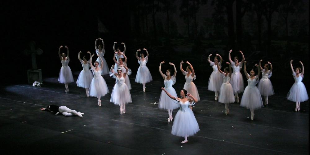 experience to raw beauty of Swan Lake, as presented by Yen-Li Chen Ballet School