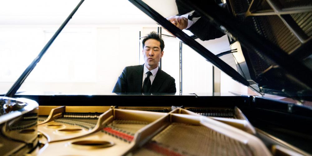 Alpin Hong performs for students at Chandler Center for the Arts