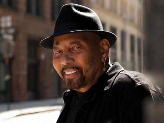 Aaron Neville Duo New Orleans-flavored R & B and pop fare, Aaron Neville