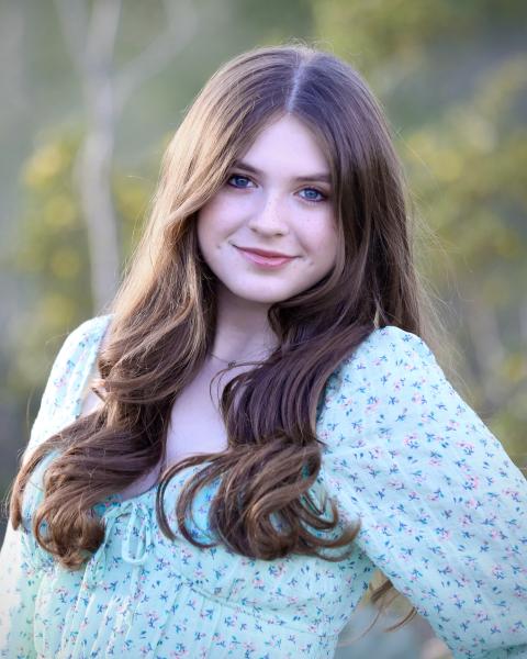 Kaitlyn Woodward (Young Fiona/Elf) 