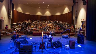 The Hal Bogle Theatre Rental creates an inviting and intimate atmosphere for smaller concerts